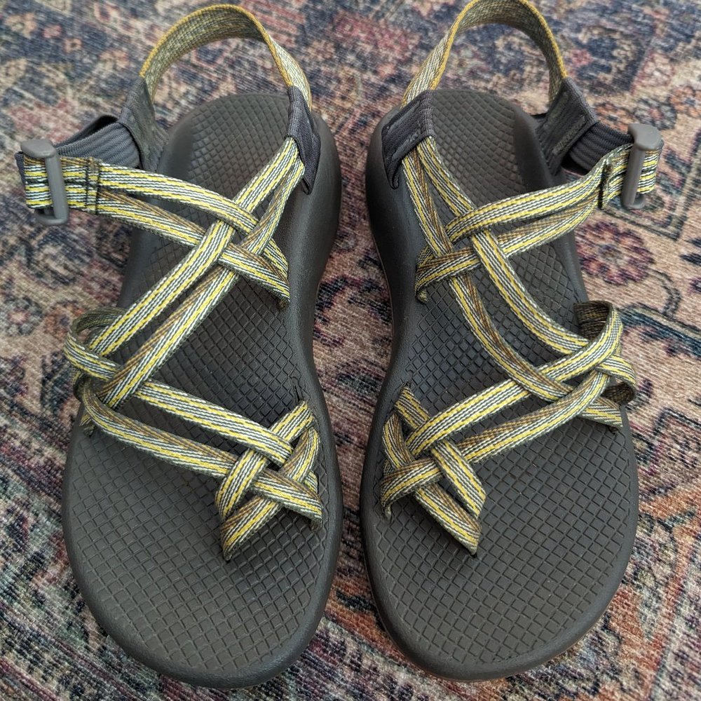 Chaco Women's Sandals Size 7 | Strappy Gold